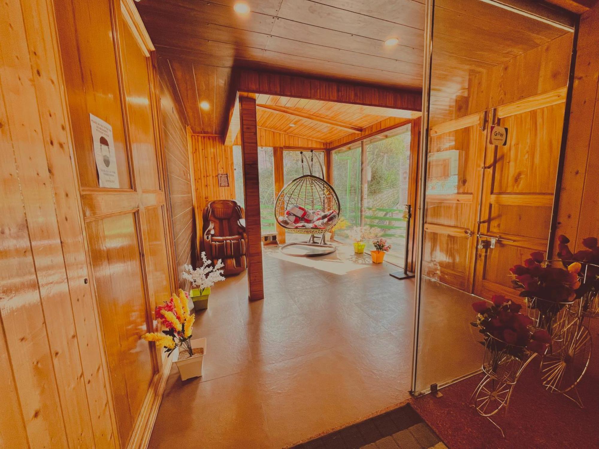 Vista - Centrally Heated & Air Cooled Near Mall Road Manali (Himachal Pradesh)