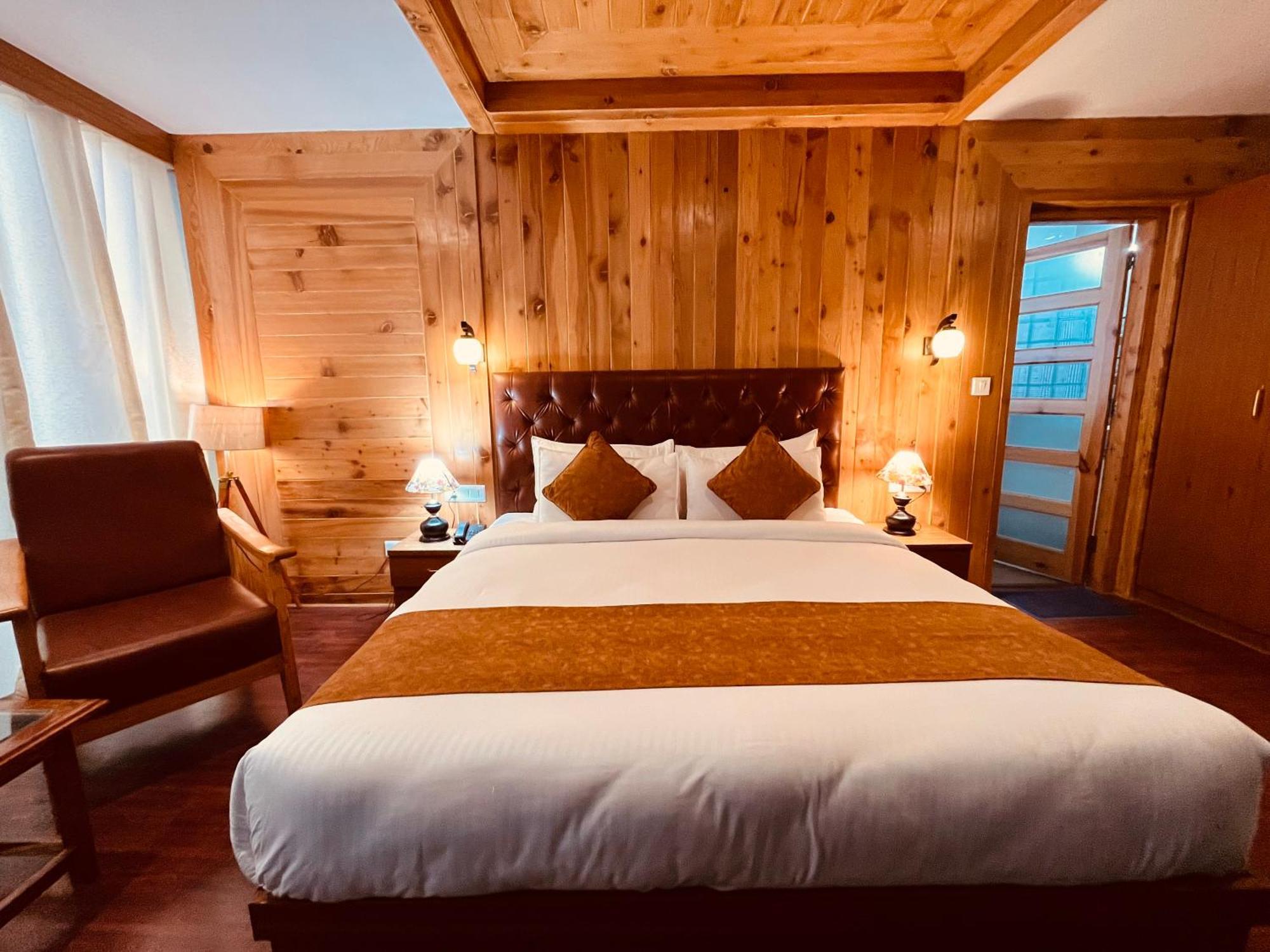 Vista - Centrally Heated & Air Cooled Near Mall Road Manali (Himachal Pradesh)