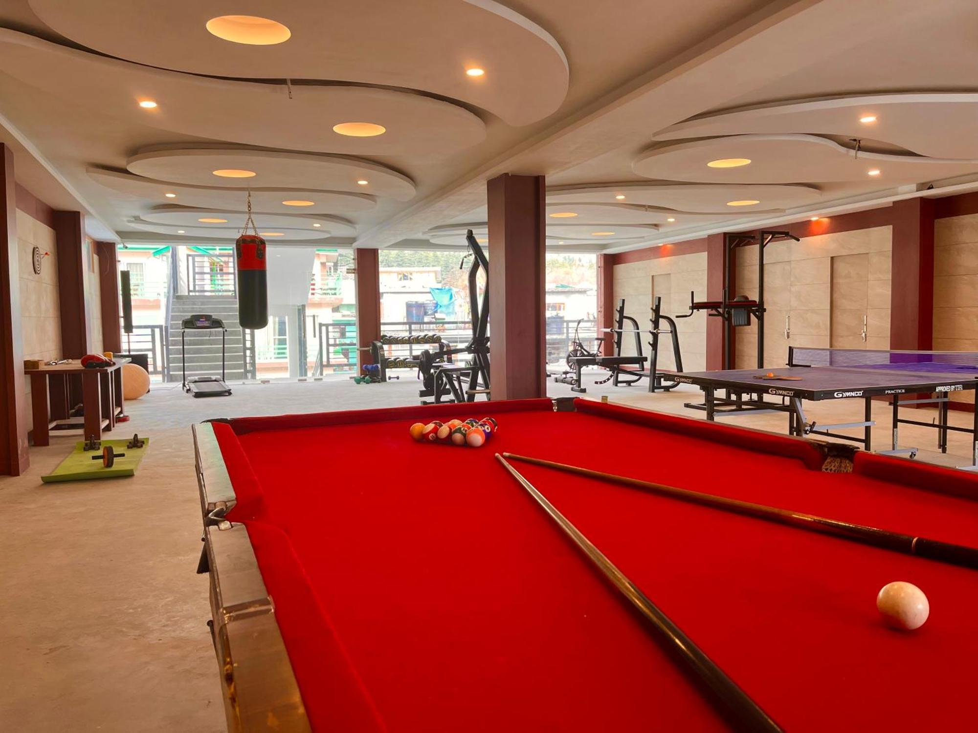 Hotel Vista - Centrally Heated & Air Cooled Near Mall Road