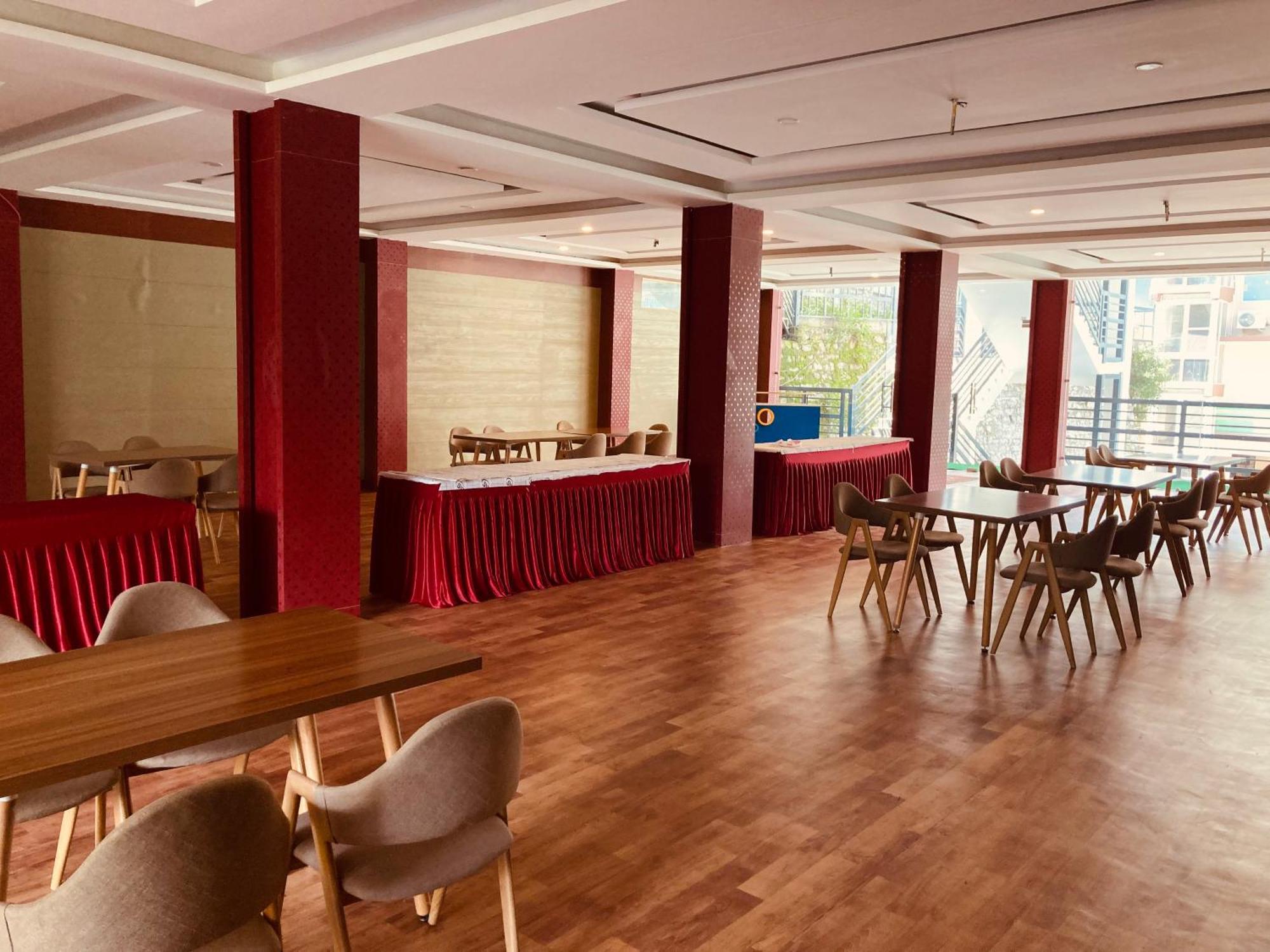 Hotel Vista - Centrally Heated & Air Cooled Near Mall Road