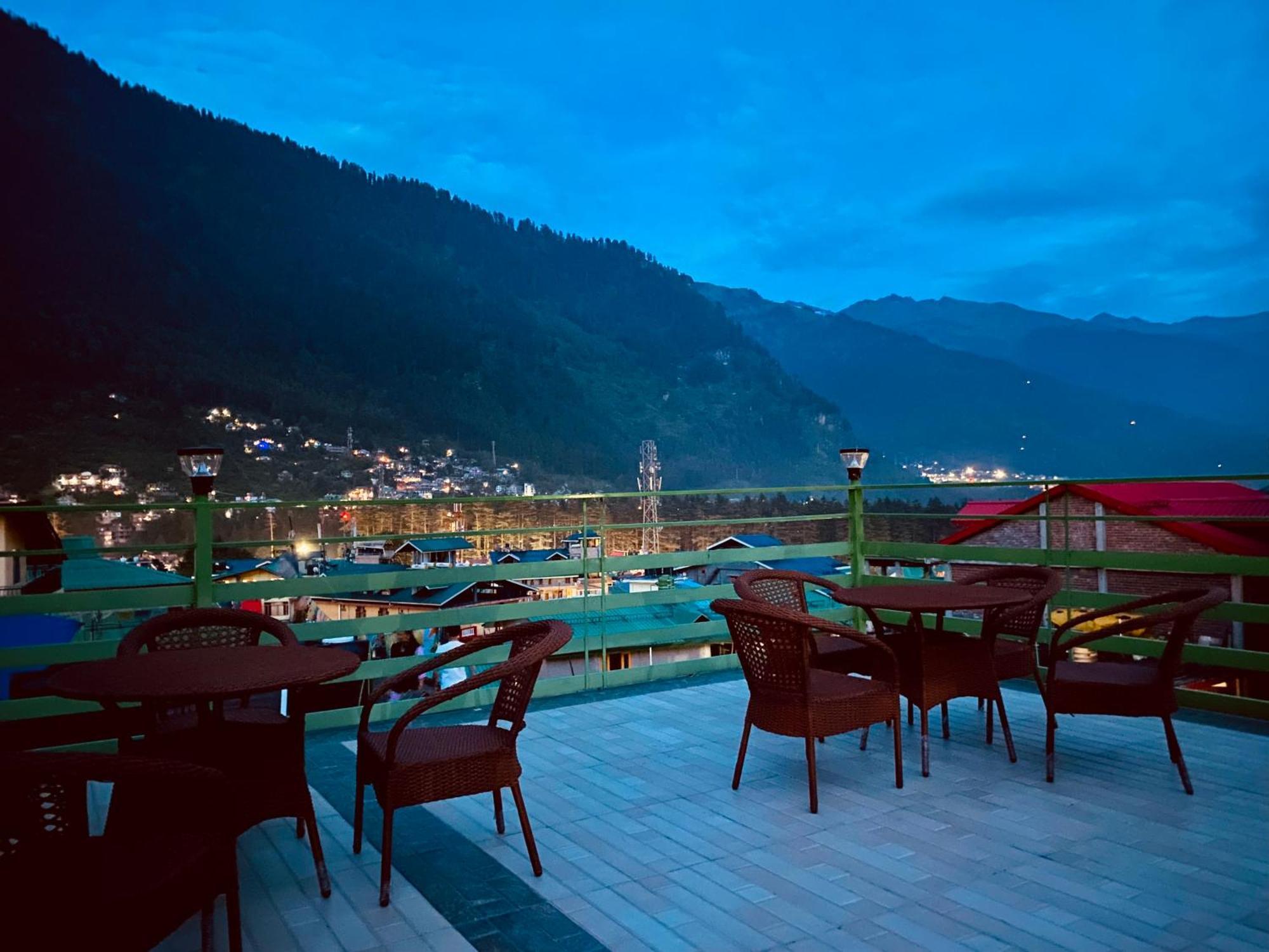 Hotel Vista - Centrally Heated & Air Cooled Near Mall Road *